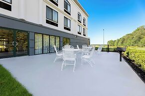 Spark by Hilton Tupelo