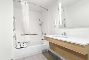 Spark by Hilton Tupelo