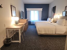 Spark by Hilton Tupelo