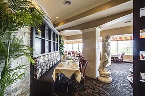 Monte Carlo Inn Vaughan Suites