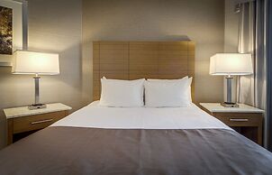 Monte Carlo Inn Vaughan Suites