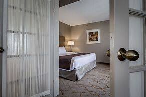 Monte Carlo Inn Vaughan Suites