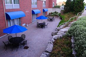 Monte Carlo Inn Vaughan Suites