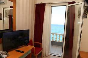 Mantas Seaside Boutique Hotel