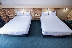 Windsor Riverview Inn