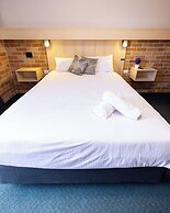 Windsor Riverview Inn