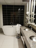 Hotel & Suites Le Dauphin Quebec