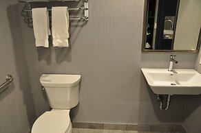 Hotel & Suites Le Dauphin Quebec