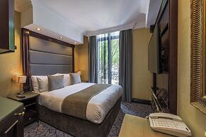 Hyde Park International