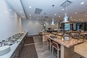 DoubleTree by Hilton North Charleston - Convention Center