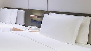 Holiday Inn Chongqing Guanyinqiao by IHG