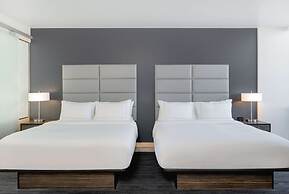 hotelVetro Iowa City, Tapestry Collection by Hilton