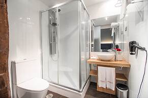 Petit Palace Tres Cruces