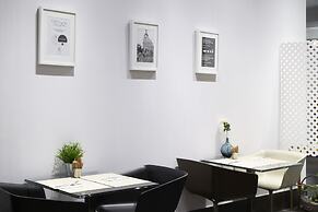 Petit Palace Tres Cruces