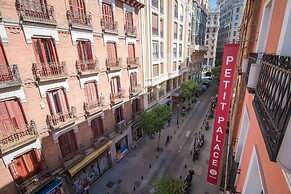 Petit Palace Tres Cruces