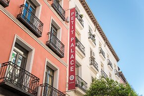 Petit Palace Tres Cruces