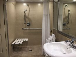 Ramada by Wyndham Rockville Centre