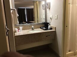 Ramada by Wyndham Rockville Centre