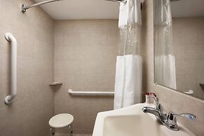 Ramada by Wyndham Rockville Centre