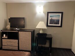 Ramada by Wyndham Rockville Centre