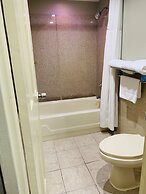 Ramada by Wyndham Rockville Centre