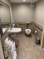 Ramada by Wyndham Rockville Centre