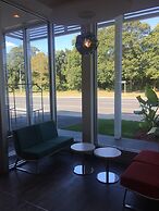 Ramada by Wyndham Rockville Centre