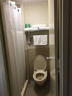 Ramada by Wyndham Rockville Centre