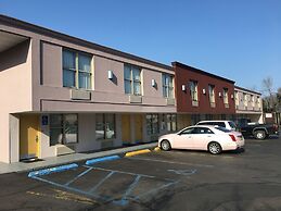 Ramada by Wyndham Rockville Centre