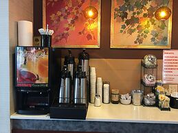 Ramada by Wyndham Rockville Centre