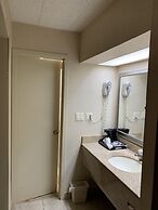 Ramada by Wyndham Rockville Centre