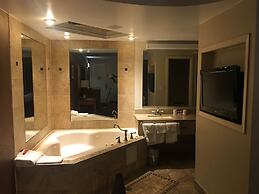 Ramada by Wyndham Rockville Centre