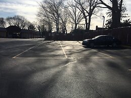 Ramada by Wyndham Rockville Centre