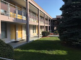 Ramada by Wyndham Rockville Centre