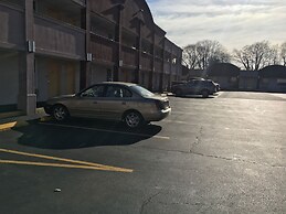 Ramada by Wyndham Rockville Centre