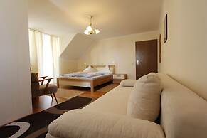 Hotel Restaurant Adria - Stuben