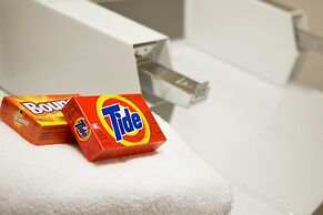 Days Inn & Suites by Wyndham Langley