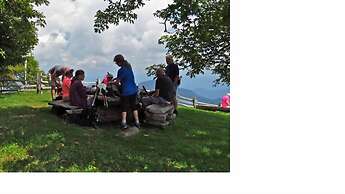 Luxbury Inn & Suites