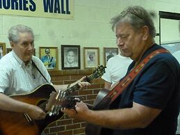 Luxbury Inn & Suites