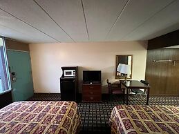 Budget Host Village Inn