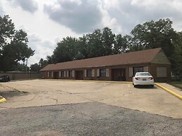 Budget Host Village Inn
