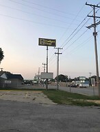 Budget Host Village Inn