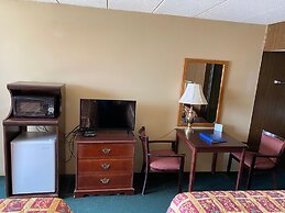 Budget Host Village Inn