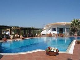 OASIS HOTEL KYPARISSIA