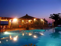 OASIS HOTEL KYPARISSIA
