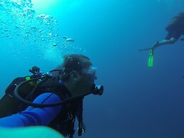 Cape Kanapitsa Hotel & Suites