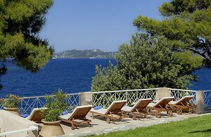 Cape Kanapitsa Hotel & Suites