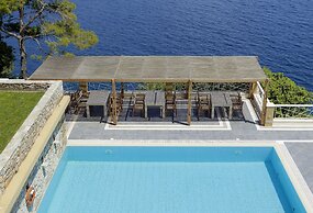 Cape Kanapitsa Hotel & Suites