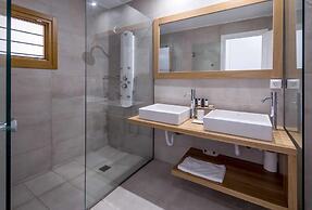 Cape Kanapitsa Hotel & Suites