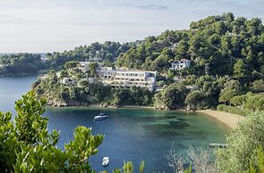 Cape Kanapitsa Hotel & Suites